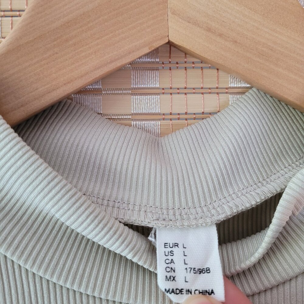 H&M Ribbed Mock Neck Top - Picture 2 of 4